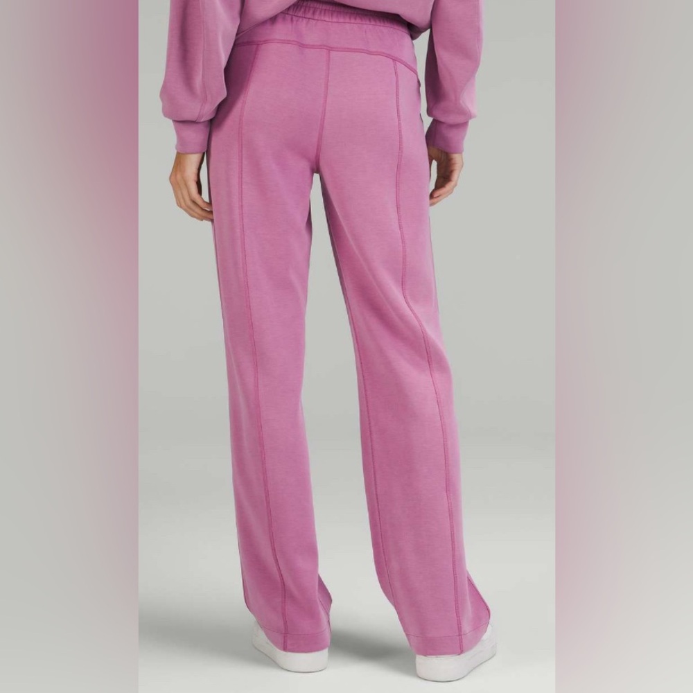 NWOT Lululemon Softstreme High-Rise Pant *Full Length
Velvet Dust
